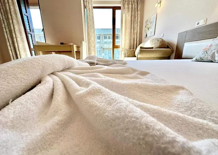 Bay - Menada Apatments Апартамент