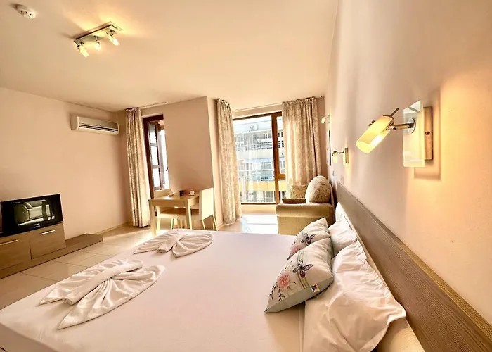 Bay - Menada Apatments Апартамент *