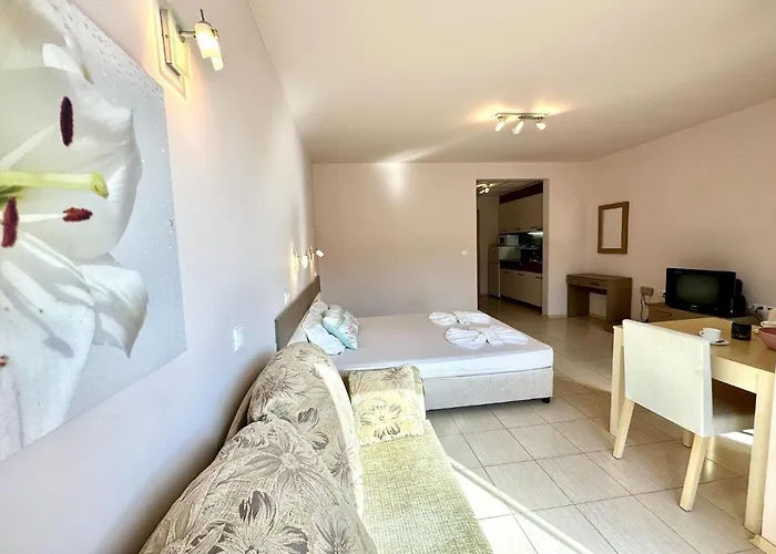 Bay - Menada Apatments * Поморие