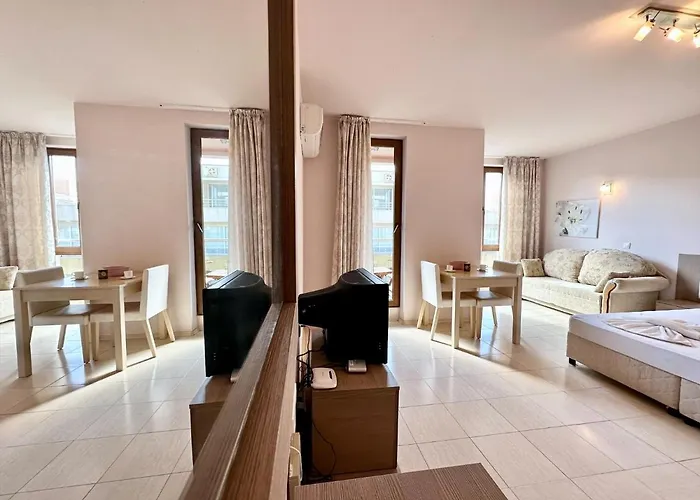 Bay - Menada Apatments Апартамент