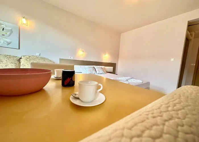 Bay - Menada Apatments Апартамент *