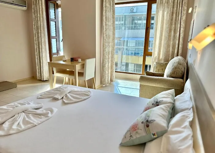 Bay - Menada Apatments Апартамент